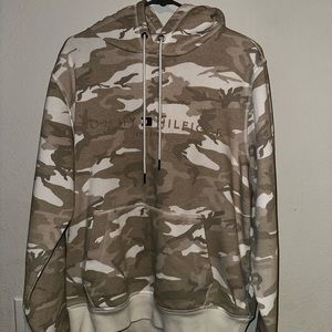 TH Hoodie Medium
